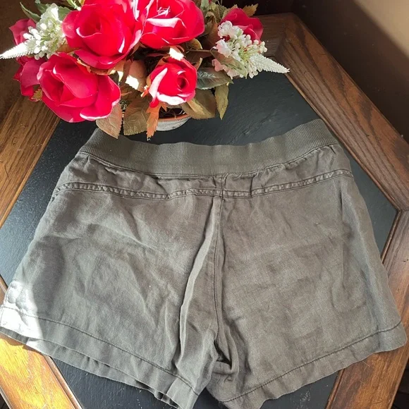 Lucky Brand/ women’s casual shorts, olive green, size S - Picture 3 of 3